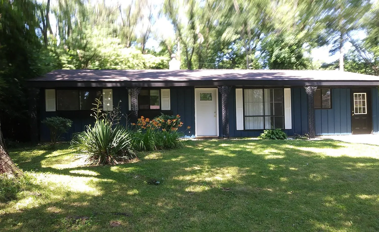 3411 N Windcrest Dr — Photo 1