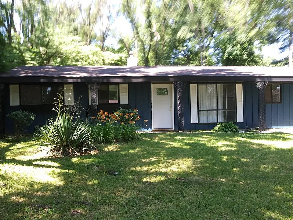 3411 N Windcrest Dr