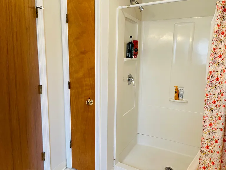 1st Floor Full Bathroom