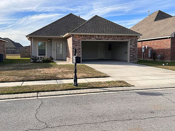 House with open Garage