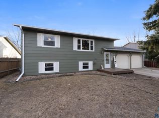 4517 S Plains Dr, Sioux Falls, SD 57106