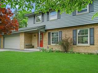 6410 N Bittersweet Ln, Glendale, WI 53217