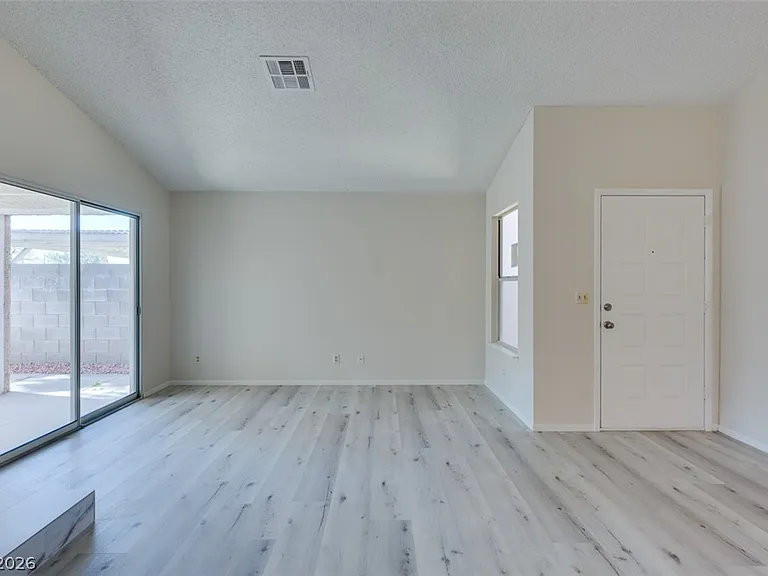 582 Searchlight Dr — Photo 7