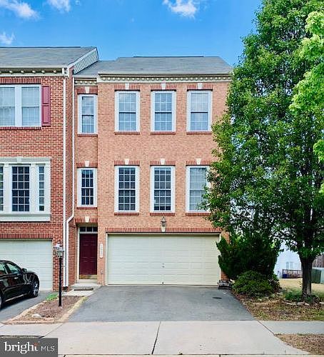 2nd image of 1027 Hotchkiss Pl