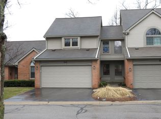 940 Woodridge Hills Dr, Brighton, MI