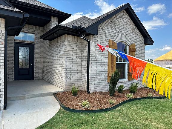 5th image of 12813 NW 141st Cir