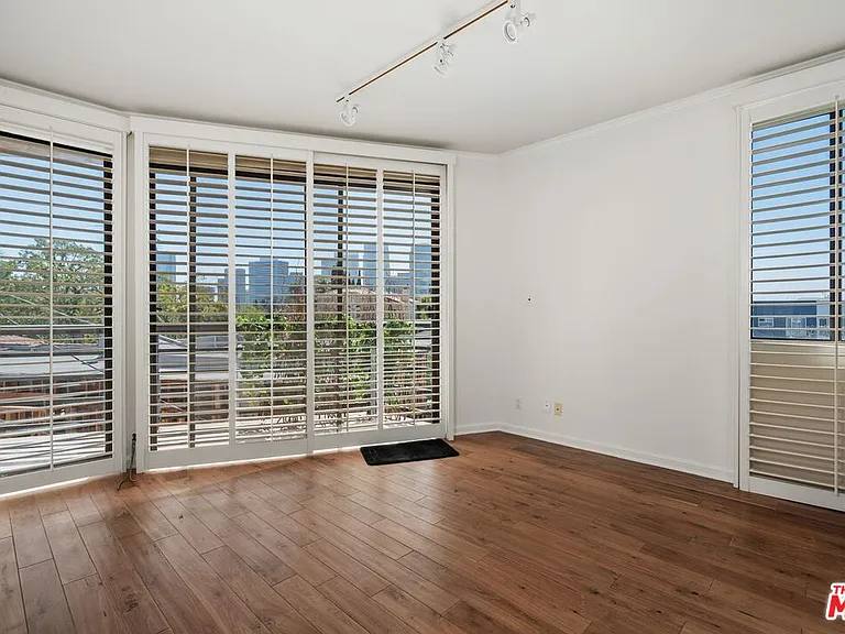 1360 S Beverly Glen Blvd #Penthouse 301 — Photo 16