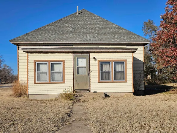 102 E Pennsylvania Ave, Greensburg, KS 67054