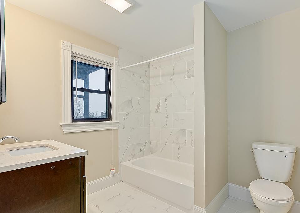 2nd image of 107 Gladstone St