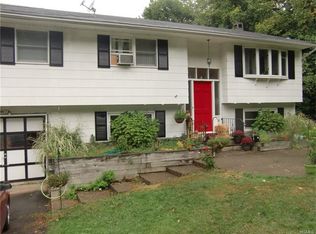 13 Strawberry Ln, Monroe, NY 10950