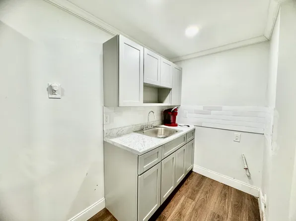 16 Cottage St #B2, Jersey City, NJ 07306