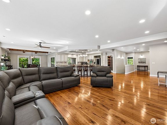 5th image of 3202 170th Avenue E