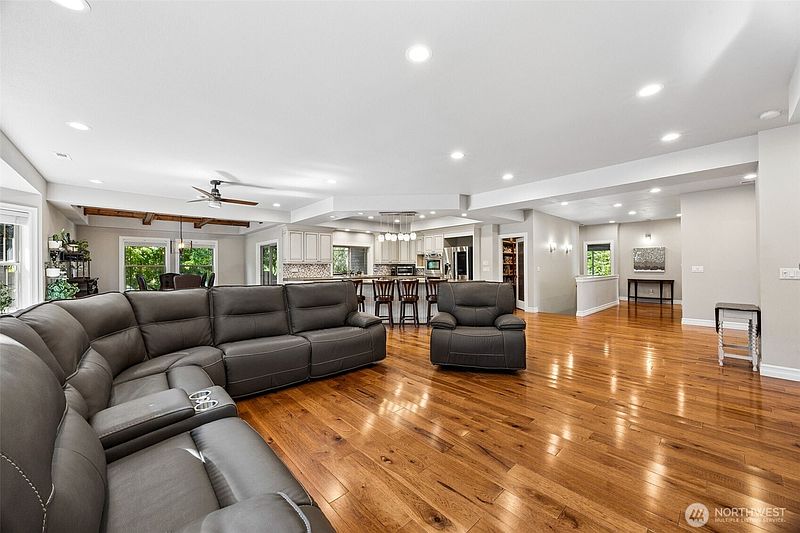 5th image of 3202 170th Avenue E