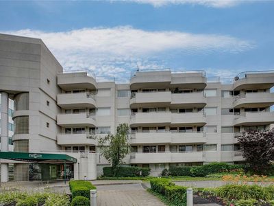 88 Cuttermill Rd APT 220, Great Neck, NY, 11021