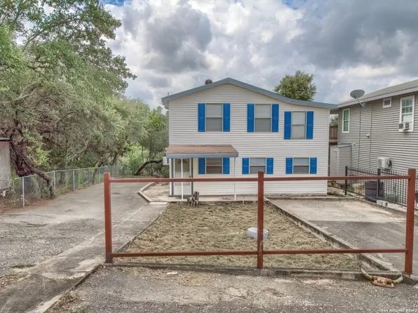 1108 Pebble Beach Dr NW, Lakehills, TX 78063