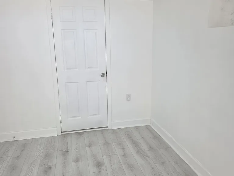 2080 E Roxboro Rd NE — Photo 2