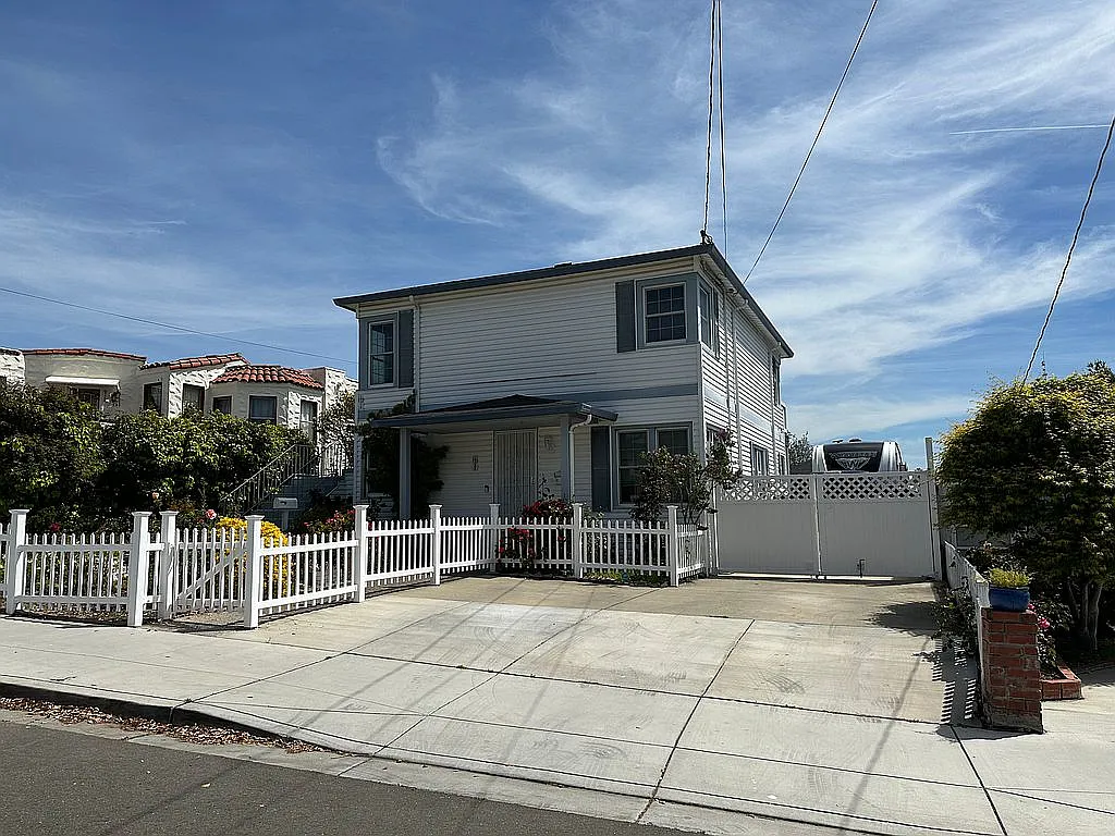 19078 Santa Maria Ave photo 1