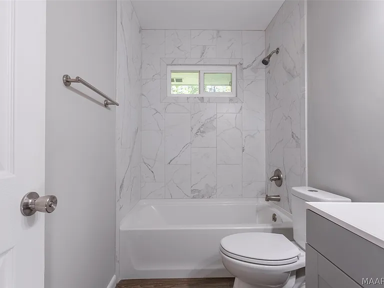 221 Moncrief St — Photo 17