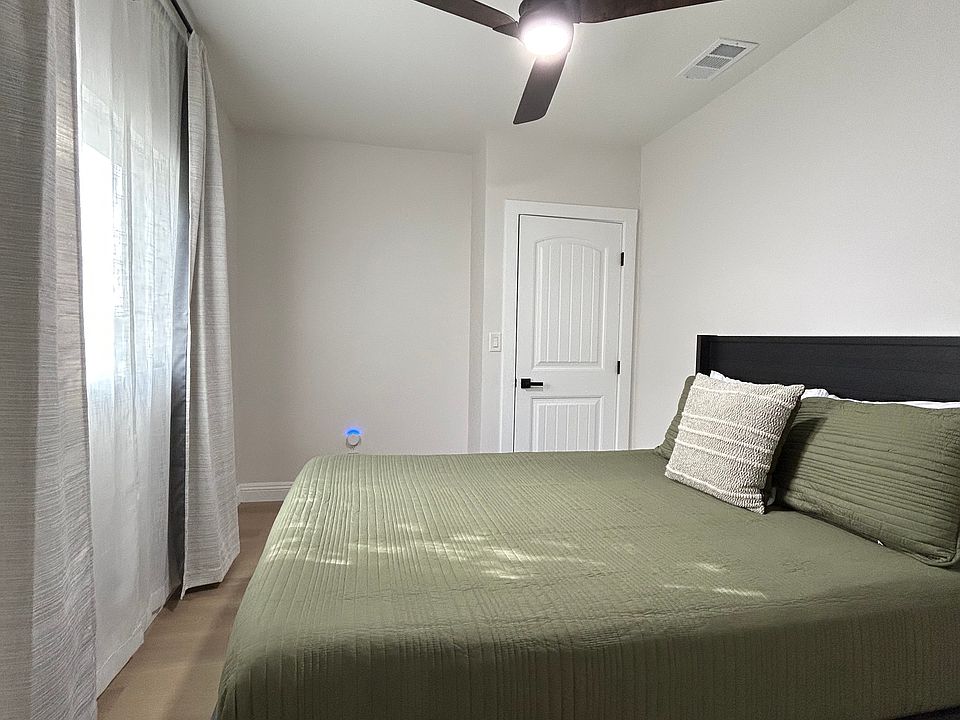 1st image of 321 27th St #321