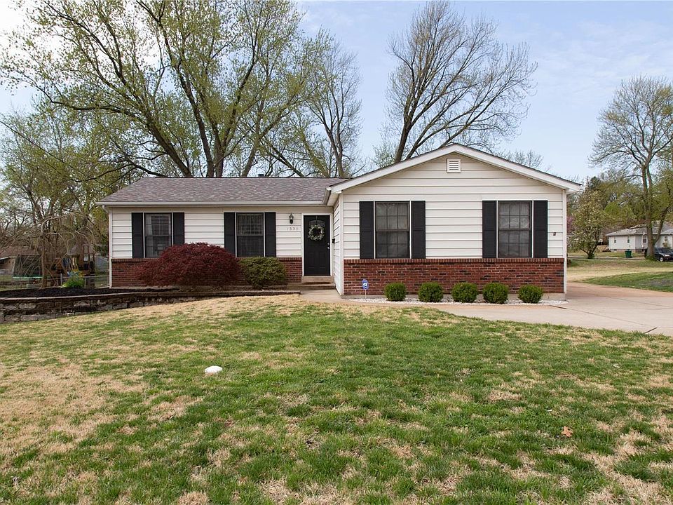 1330 Washington, 63033. Brick w/vinyl siding, 3brs, 2 full main floor baths, part finished basement and 2-car garage.