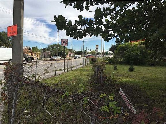 5th image of 5290 NW 32nd Ave