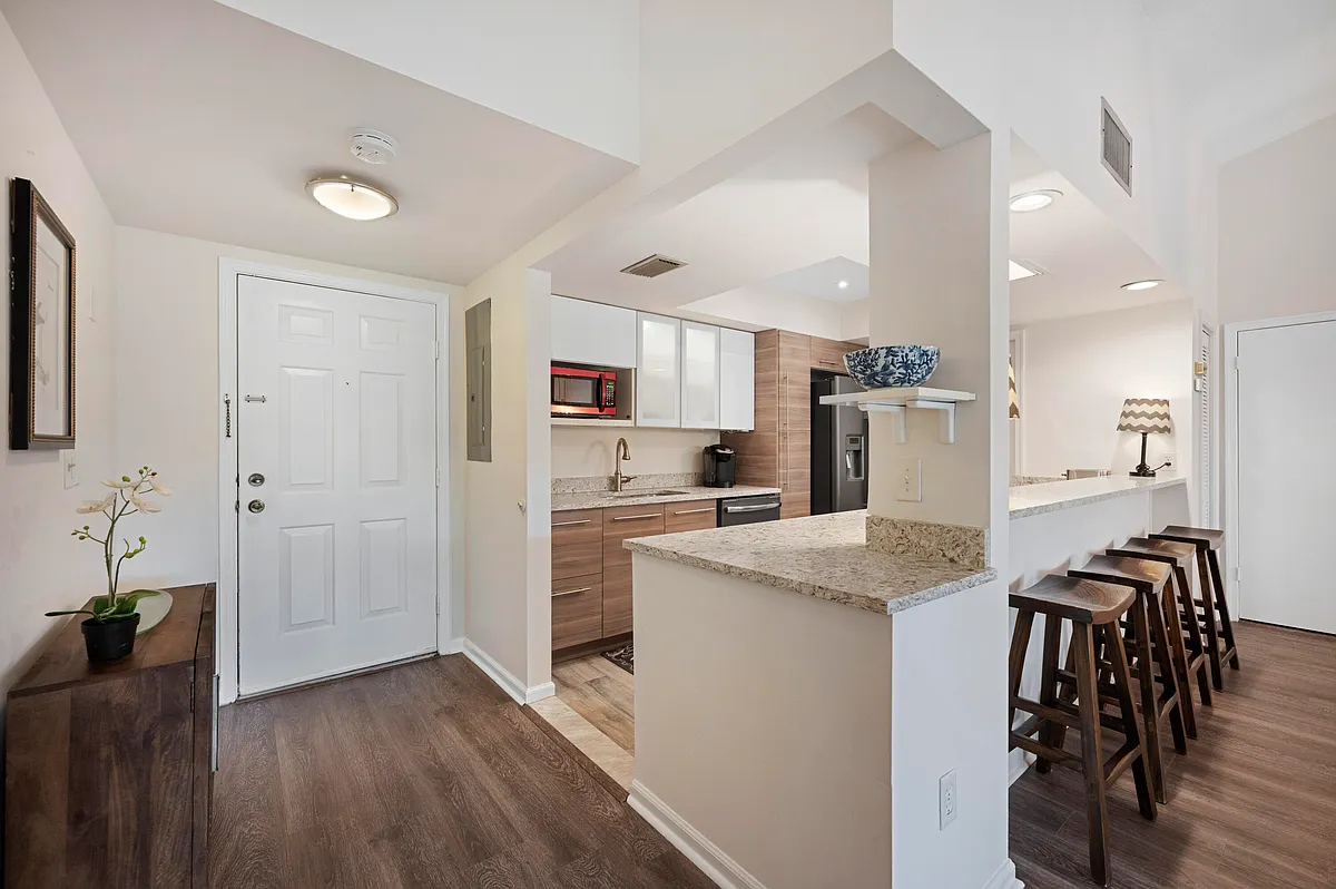 Building Photo - 11863 Wimbledon Cir #542