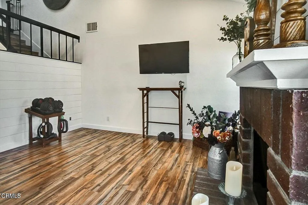 3 bed, 2.5 bath, 1925 sqft, $4,650 — Photo 4
