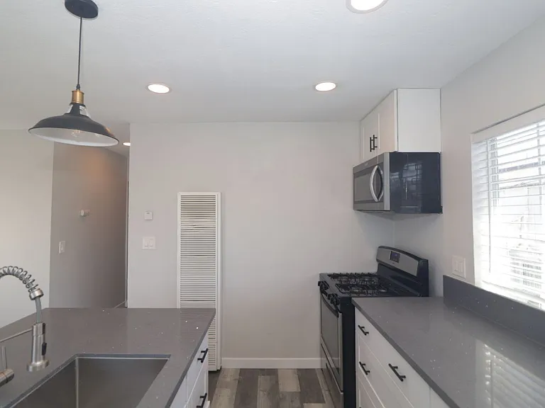 4239 Swift Ave — Photo 10