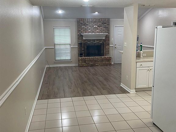 4th image of 2118 Villa Dr
