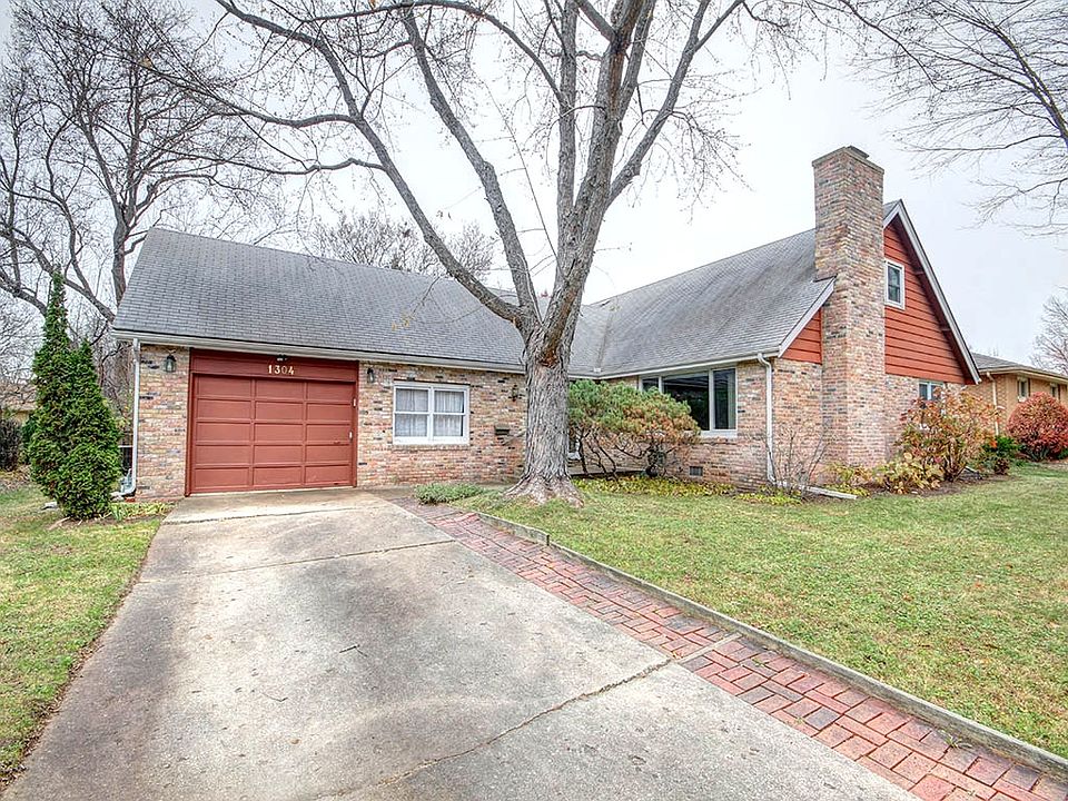 1304 E Eliot Drive