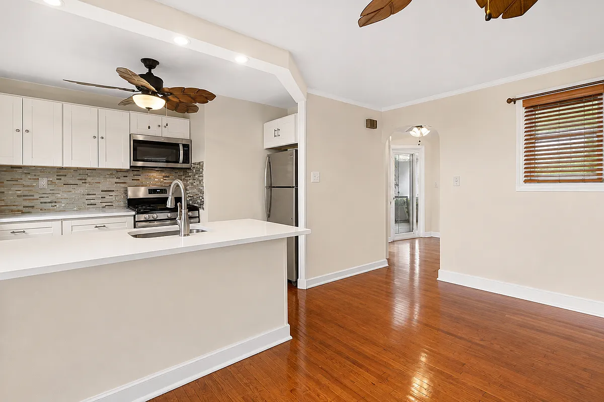 1615 E McPherson St — Photo 3