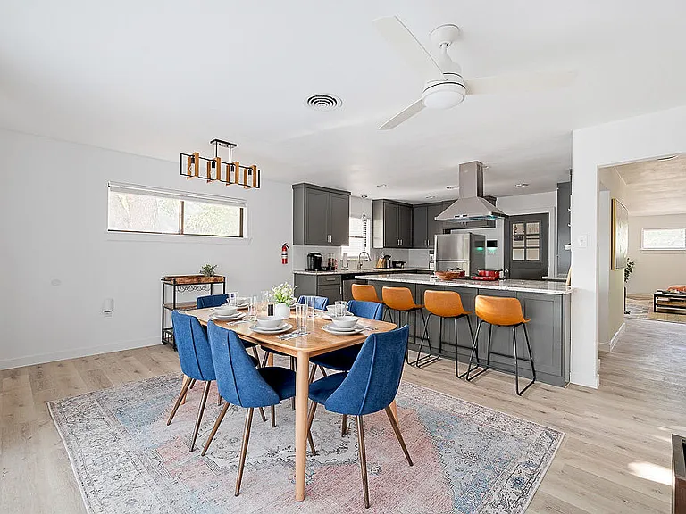631 Sherwood Dr — Photo 3