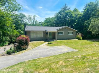 24 Mason Ln, Troy, NY 12180