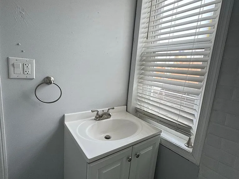 610 E 9th St #2 — Photo 7