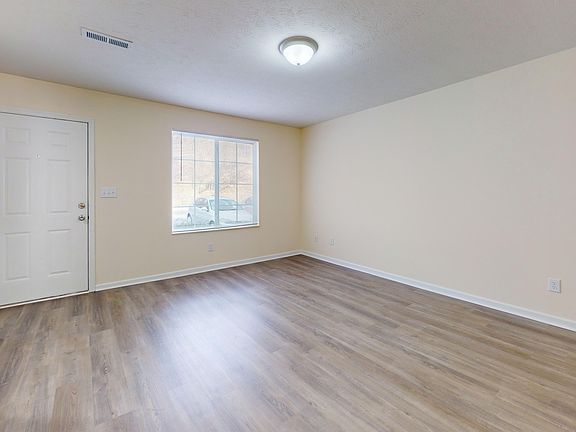3rd image of 48 Chateau Ln #110