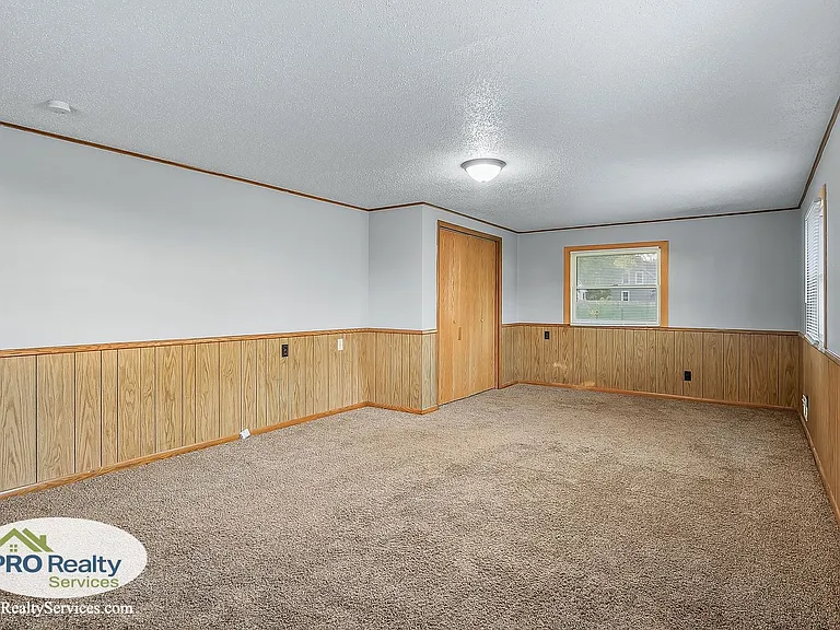 208 2nd St SW — Photo 11