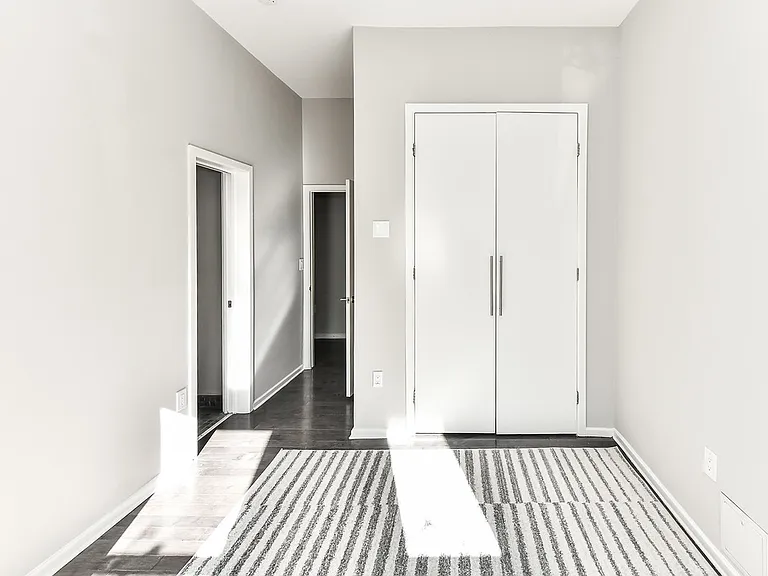 2 S St NE #2 — Photo 12