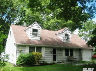 41 Ridge Haven Dr, Ridge, NY 11961