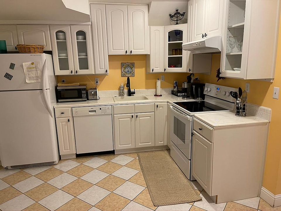 2nd image of 1624 Mapleton Ave #B
