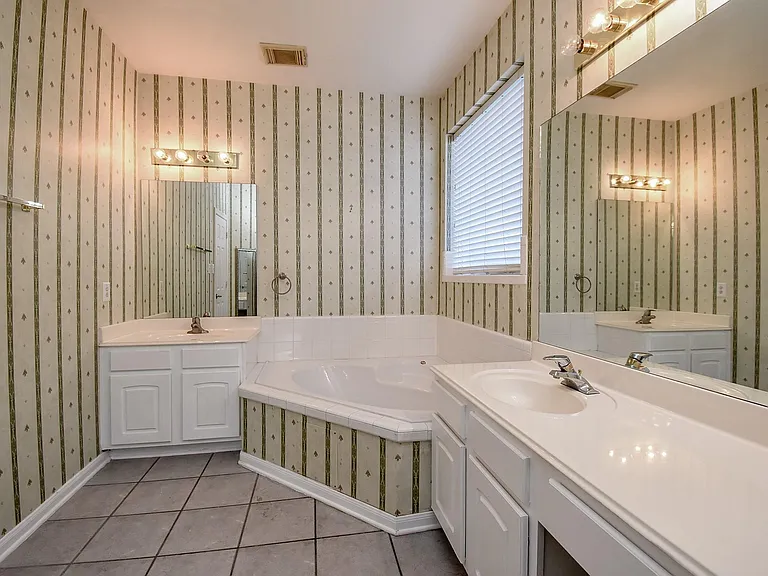 2719 Mossy Log Ct — Photo 31