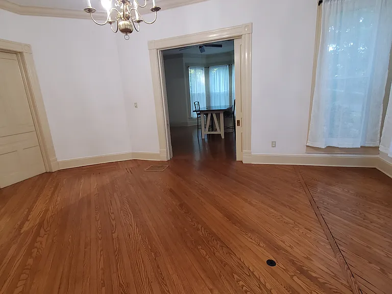 114 W Lexington Ave — Photo 17
