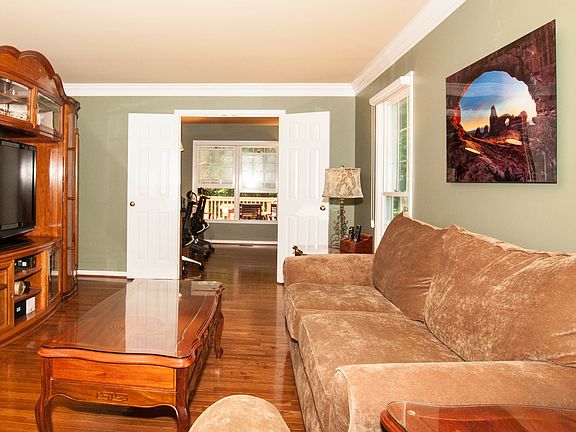 3rd image of 10744 Beechnut Ct