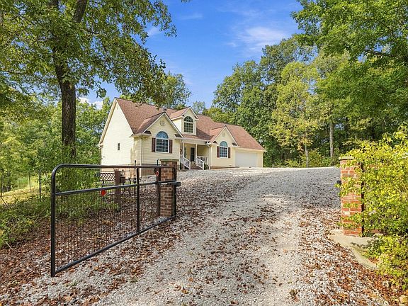 3rd image of 375 Weaver Ln
