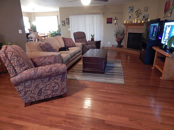 4th image of 433 Woodstock Ct