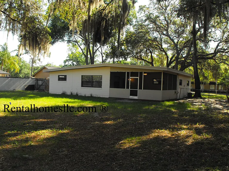 134 Wilson Dr — Photo 2