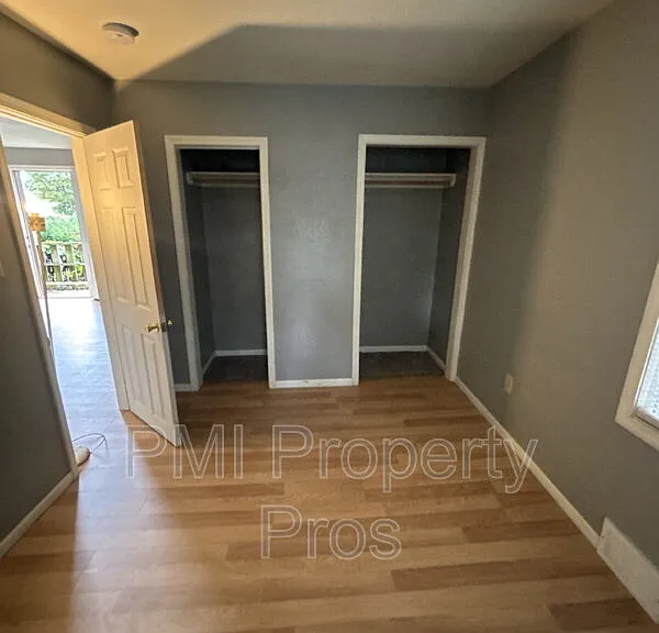 6712 W Villard Ave — Photo 2