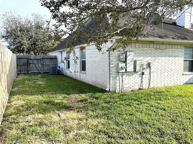 7613 Bayonne Dr — Photo 13
