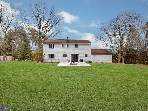 3rd image of 322 Bonnie Meadow Cir