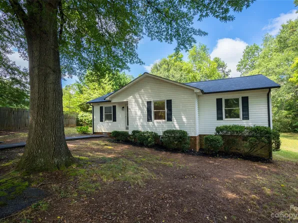 305A Little St, Lincolnton, NC 28092