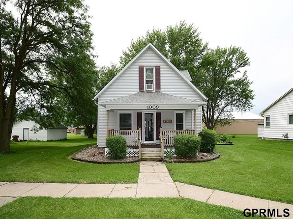 1009 1st St, Milford, NE 68405